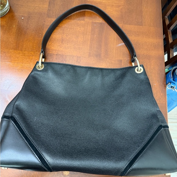 Michael Kors Black and Gold Shoulder Bag - Picture 2 of 4